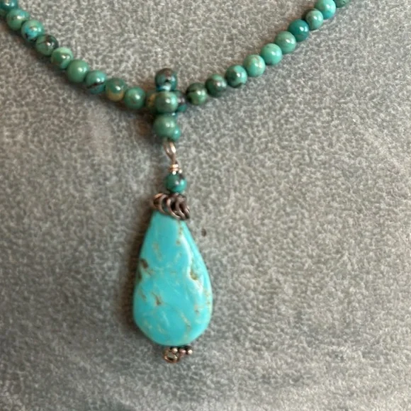 Vintage southwest silver tone and turquoise necklace and hoop earrings set - Picture 9 of 10